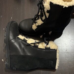 Sorel Women's Black and Cream Winter Boots